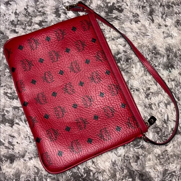 MCM Red Leather Logo-Print Wristlet - Picture 3 of 7
